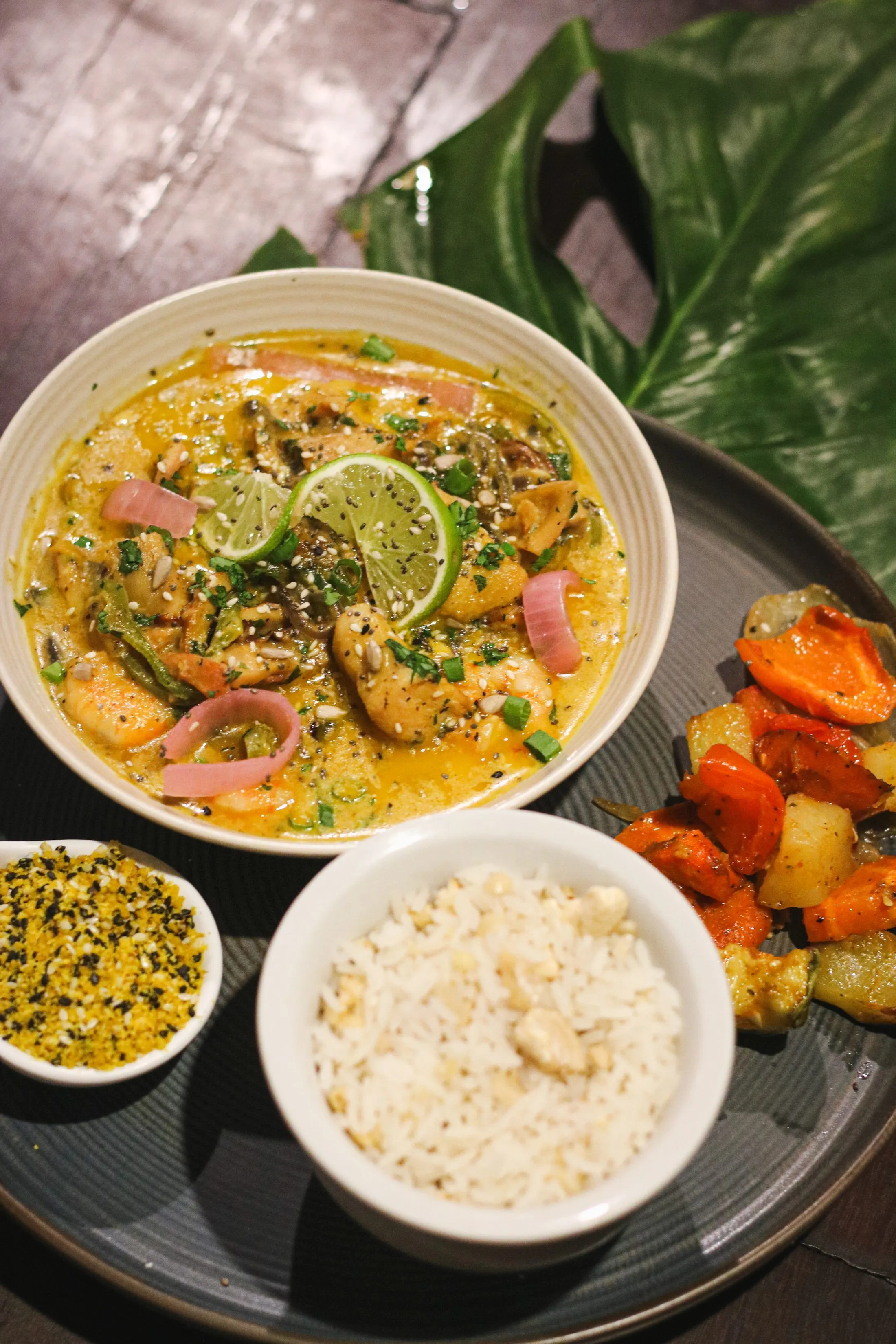 Moqueca cearense de frutos do mar com arroz e pirão — Restaurante País Tropical